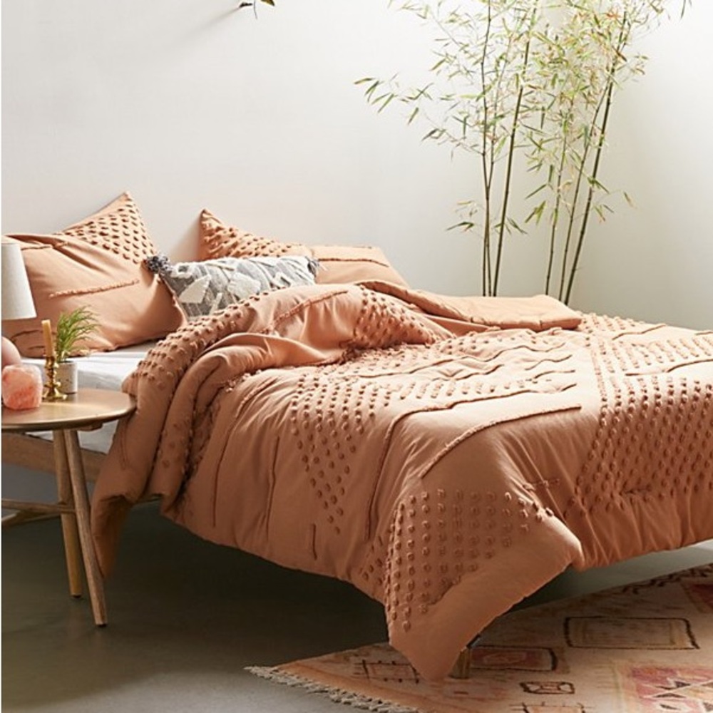 Urban Outfitters Ellis Tufted Comforter & Sham Set for Queen Bed in Orange/Rust